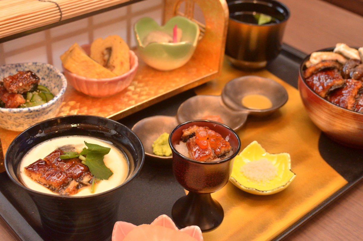 MANJIRO_izumio2's tweet photo. 本日も11:00〜21:00で営業中！

明日から「雅」始まります

#レディース限定ランチ
#数量限定 
#鰻御膳 https://t.co/yNy7ZyiouH