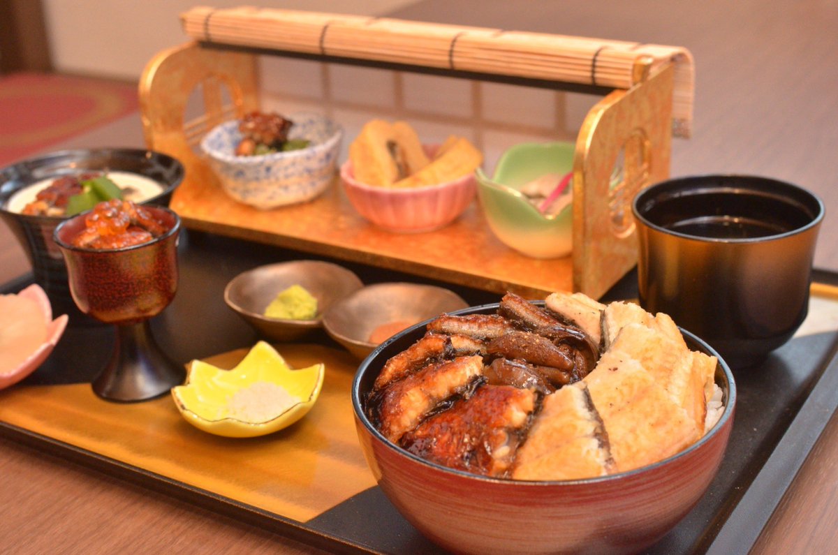 MANJIRO_izumio2's tweet photo. 本日も11:00〜21:00で営業中！

明日から「雅」始まります

#レディース限定ランチ
#数量限定 
#鰻御膳 https://t.co/yNy7ZyiouH