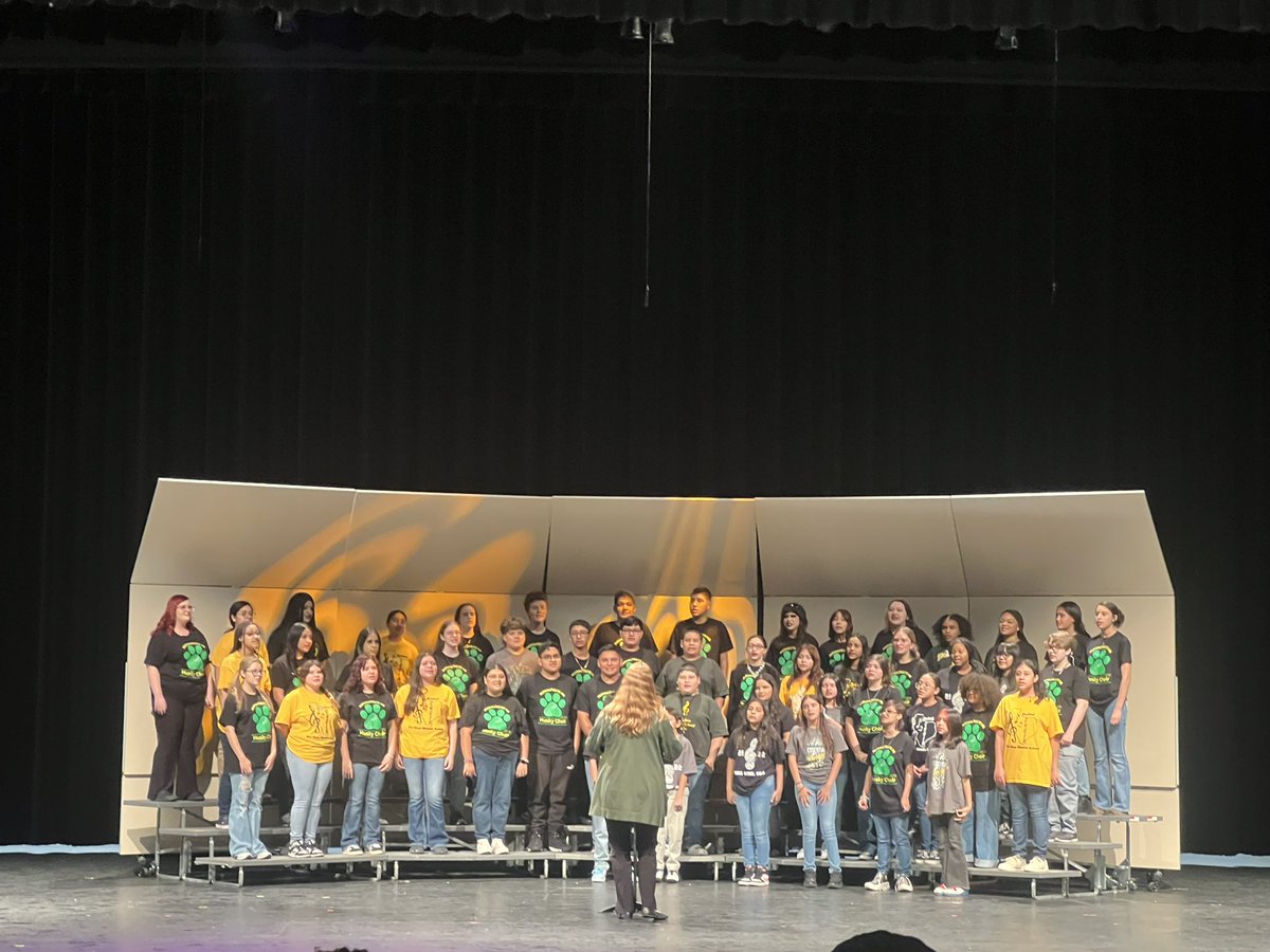 Great way to end my day!  Thank you HHS choir and special guests SulRoss choir. <a href="/holmeschoirnisd/">Holmes / NSITE Choir</a> <a href="/NISDRoss/">Sul Ross MS</a> <a href="/NISDHolmes/">NISD Holmes</a>