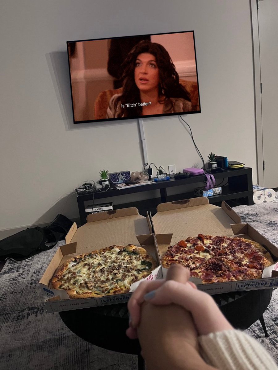 Housewives Fanatic tweet media