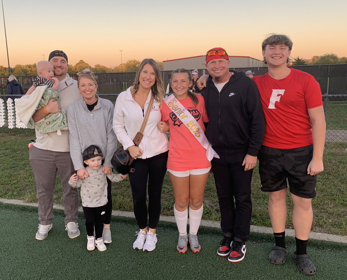 Aaron Blankenship (@fcsdathletics) on Twitter photo Congratulations to our <a href="/FHS_IndiansWsoc/">Fairfield High School Women's Soccer</a> Seniors!
#FairfieldPride #OneTribe Congratulations to our <a href="/FHS_IndiansWsoc/">Fairfield High School Women's Soccer</a> Seniors!
#FairfieldPride #OneTribe
