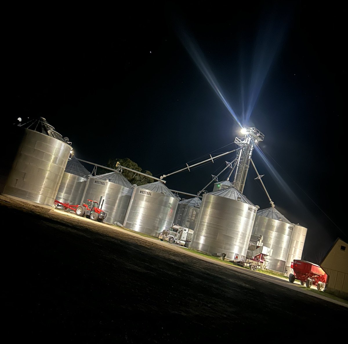 van_beets's tweet image. Day one 1️⃣  of corn 2024