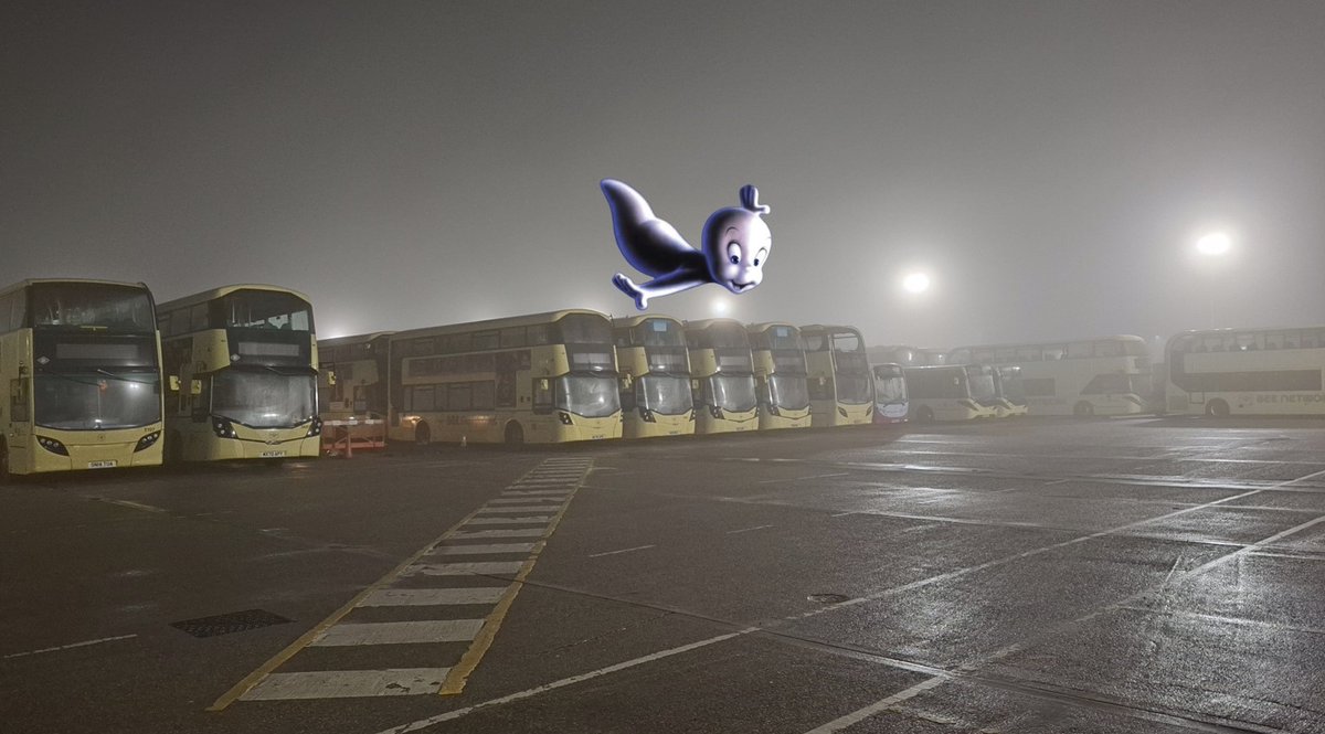 springviewer's tweet image. ooo spooky #WiganDepot #E400 #StreetDeck #E200 #ADLEnviro200MMC #BeeNetwork