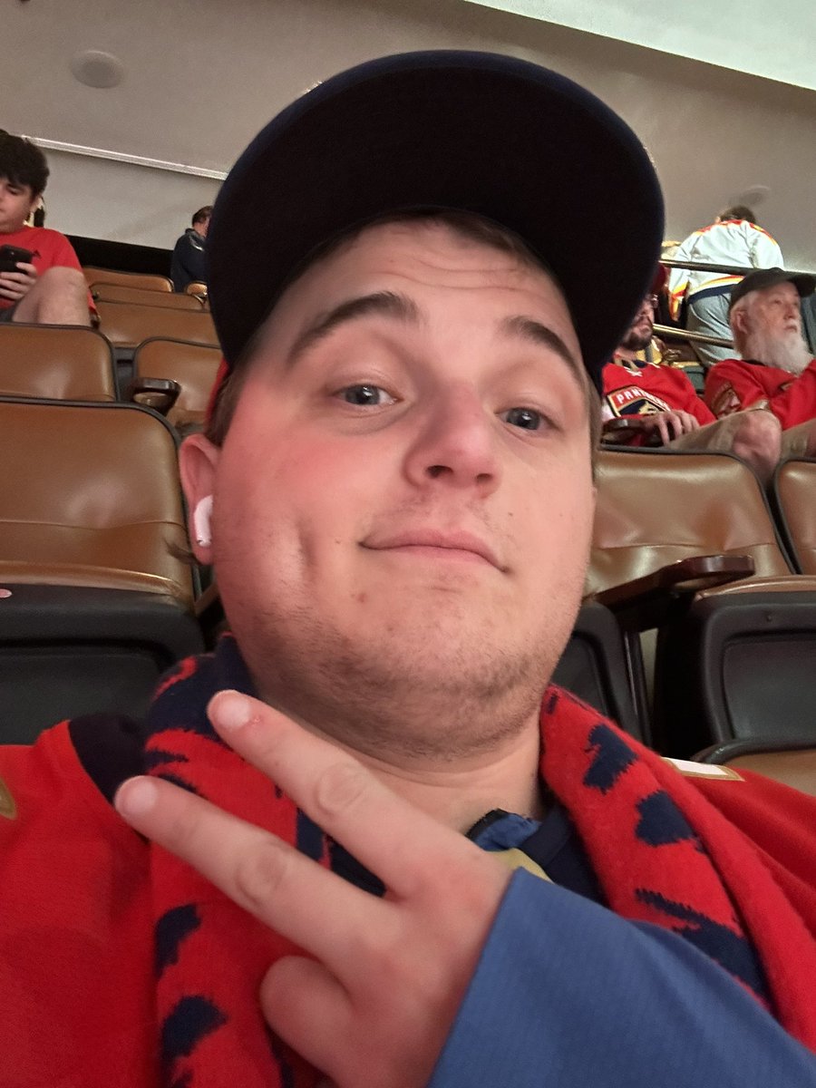 Trainboy100's tweet image. We are all the way back!

@JamesonCoop @DougPlagens @LindsayBHockey @VIROGERS 

#WorldFamousFormerTwitterSegment