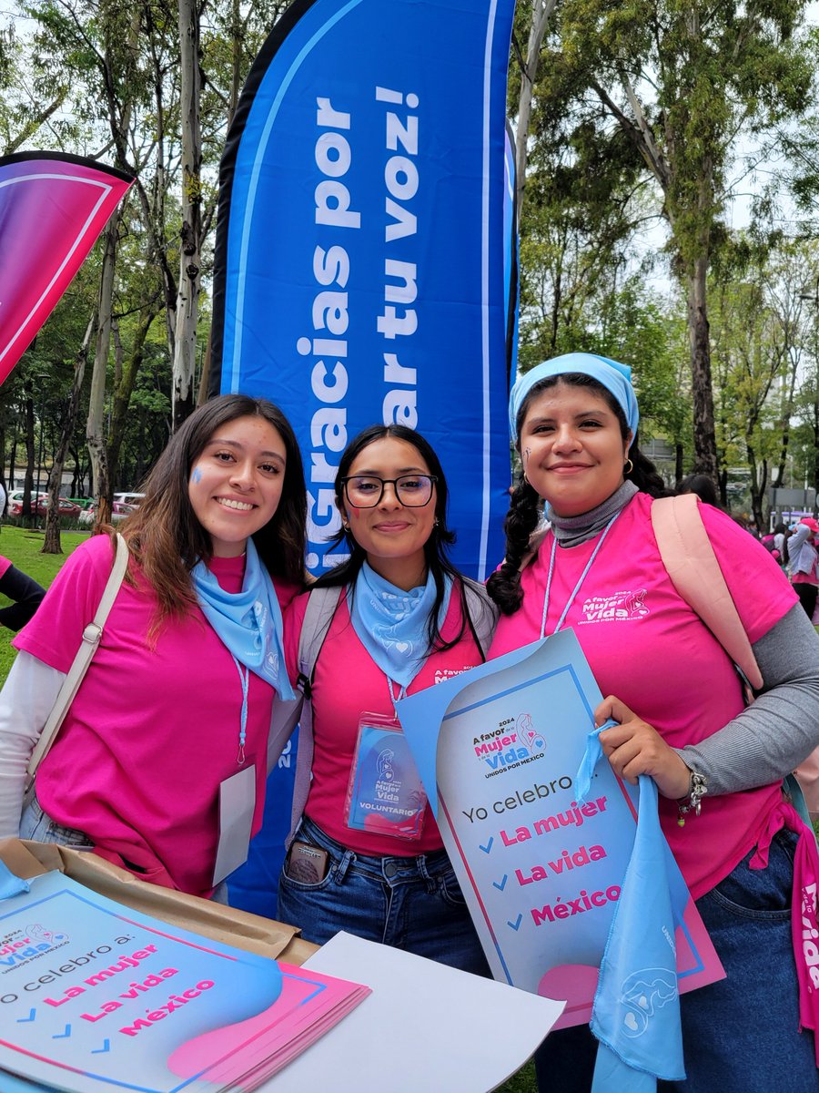 ¡Tuvimos a los mejores voluntarios! 🔥

❤️ Gracias a aquellos que estuvieron detrás de los detalles de esta Celebración Nacional. 

Gracias al equipo de animación, fotografía, seguridad, entrega de material, prensa y cordón principal 👏 

#mujeryvida24 #unidospormexico