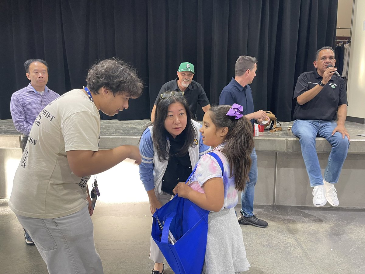 RowlandSchools's tweet photo. Excited to welcome our families to Family Connect tonight at @NogalesNobles from 6 to 8 PM with helpful workshops on topics such as Special Ed, Planning for College, Mental Health, How Math Has Changed and More! #FamilyConnect #WeAreRUSD @rusdkids @Alex_Flores__ https://t.co/NOlhOuzK5X