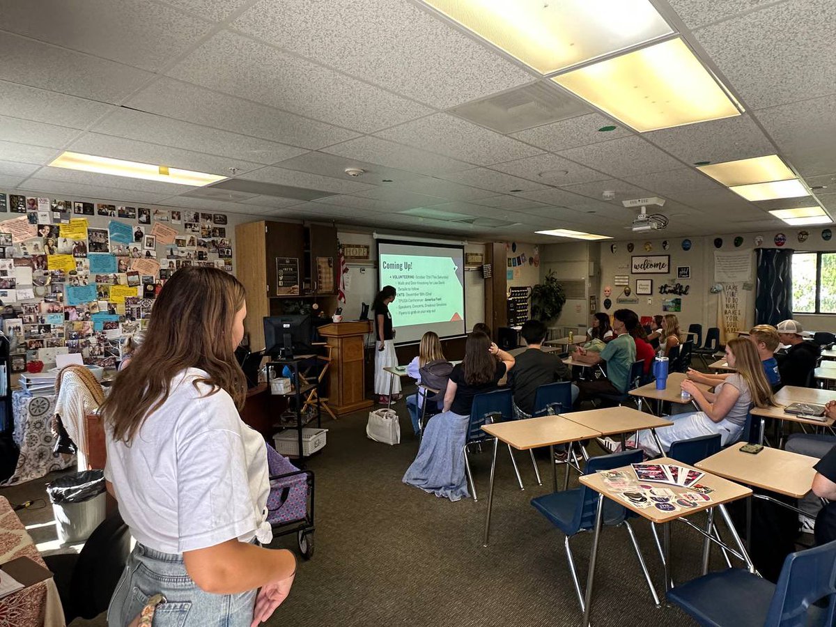 sashareva1776's tweet photo. @TPUSA San Juan Hills High School hosted their first meeting of the year! Just look at this full room of patriots! 🇺🇸

Join the movement: https://t.co/grQPDxwEKK

Party like it’s 1776 🔥🎉 @tpusastudents https://t.co/4VBx6Nezdo