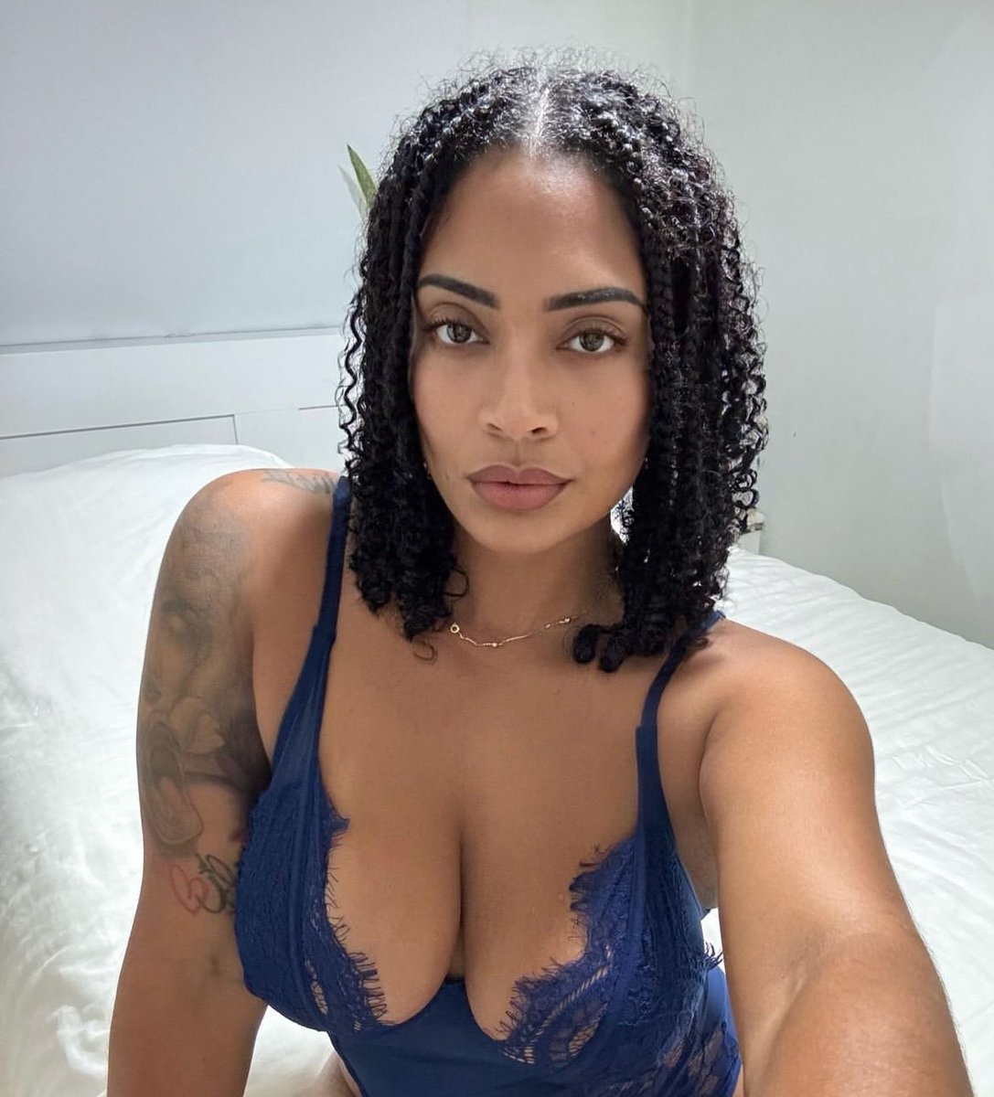 dabuttlover69's tweet photo. Tuesday Tease #TittyTuesday #suckables #cleavage https://t.co/6rINmm8nVX