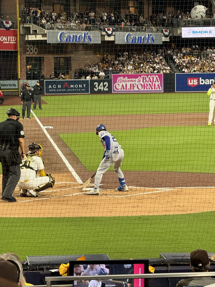 Pretty cool seeing <a href="/TorreyAthletics/">LJCDS Athletics</a> Alum Tommy Edman at Petco. But #GoPadres