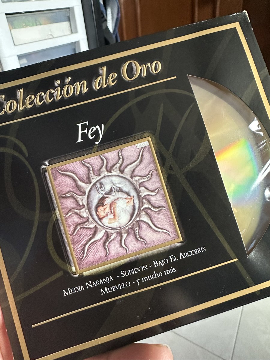 Felipe_Omar's tweet photo. Que raras canciones tiene el cd de oro de #TiernaLaNoche de @officialfey https://t.co/u51pTLadf9