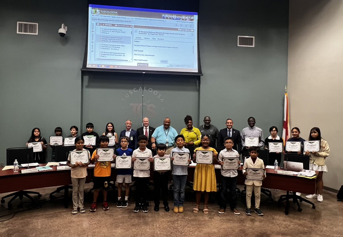 kristigarcia2's tweet image. Exciting night as @TCSBoardofEd and @TCSESL celebrates excellence in English proficiency! These students have a bright future! We are so proud of them! #amazingtothecore 🍏