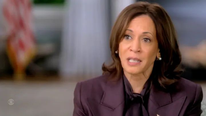 TheScoop_US's tweet photo. VP Kamala Harris sparks debate after giving 2 different answers on CBS about Israeli PM Netanyahu. Trump campaign accuses CBS of editing to hide a "word salad" response & demands full interview release. π§ #MediaTransparency #InterviewEdit #HarrisControversy Read more: https://t.co/4yQYttPhp9