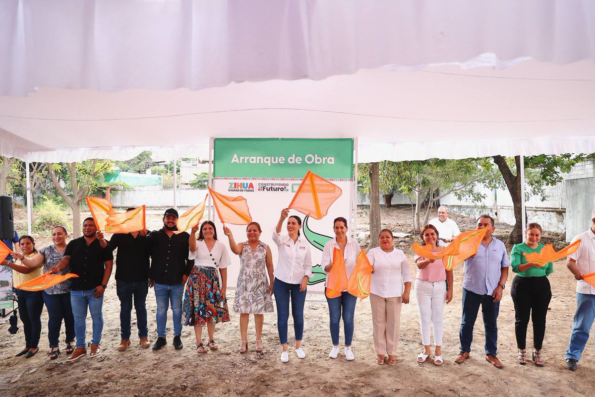 LizetteTapiaC's tweet photo. Iniciamos la construcción de las oficinas de la dirección de Mejoramiento Urbano, una obra que se suma a la renovada infraestructura de nuestro H. Ayuntamiento y que albergará a los responsables de elevar y mantener la buena imagen de nuestra ciudad. https://t.co/vLYaDAzrw5