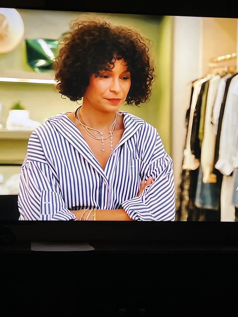 cardenasterri17's tweet photo. Omg, WTH is she thinking wearing this wig. No, no, no #rhony https://t.co/rVyOkj9Wx9