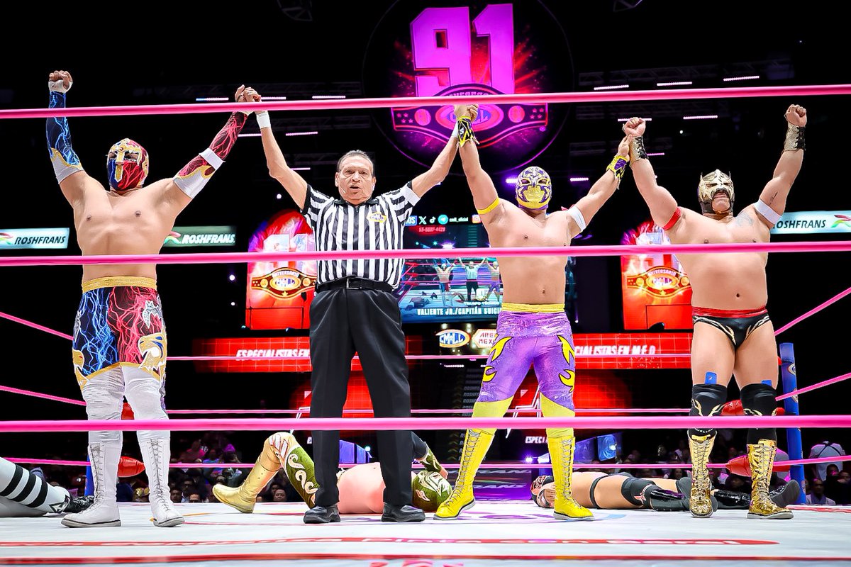 CMLL_OFICIAL's tweet image. Capitán Suicida, Valiente Jr. y Legendario arrancan con el pie derecho las hostilidades del #MartesDeArenaMéxico superando a Infarto, Hunter y Grako en una espectacular contienda.  

📺 EN VIVO: youtube.com/channel/UC3lOp…