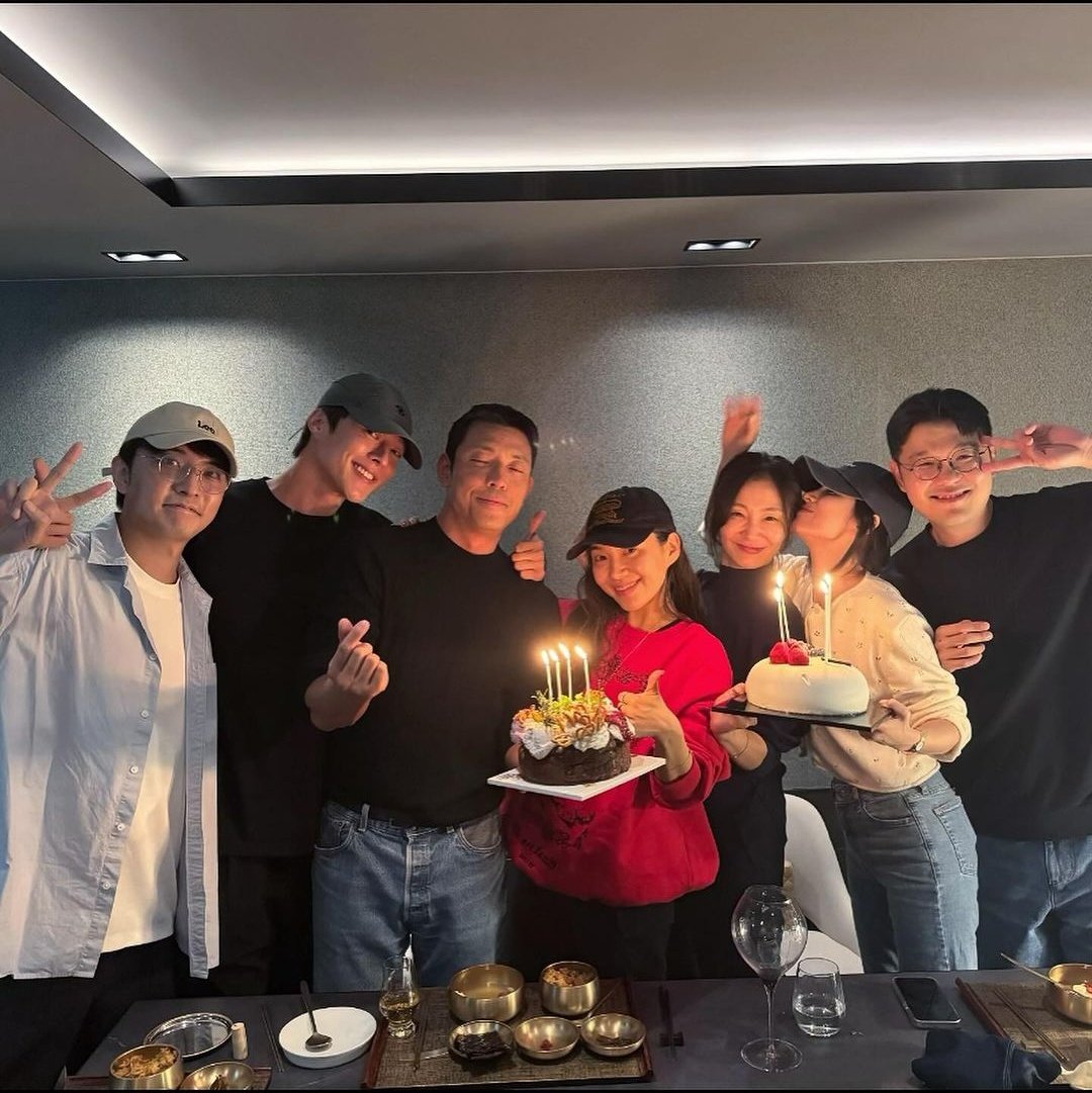 jangkidragon's tweet photo. nwabu fam reunited on hyojoo's birthday ♡ 
happy birthday hyojoo nim! https://t.co/vpXMIR0yfY