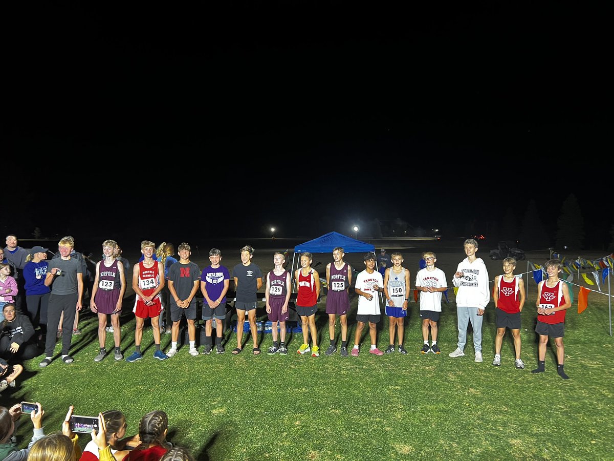 BCBraves's tweet photo. The Junior High XC teams ran under the lights and through the dark tonight at the Twilight Pierce Invite. The Braves and Bravettes competed hard against great competition securing 4 medalists!

Grace Smedra - 15
Olivia Jessen - 9
Eli Anderson - 5
Keaton Kuchar - 4

#WeRunFast https://t.co/J0NkRNkxbC