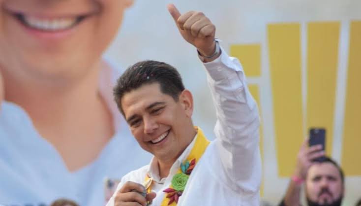Fabs_Genial's tweet photo. @panaclo A mí sí me dolió y si a ti también, dignifiquemos a este servidor público.
El mejor tributo es compartir sus imágenes siendo un hombre feliz, pero que tuvo un sueño, ver a Chilpancingo como veía los ojos de su hijo https://t.co/V8pQL2Li9h