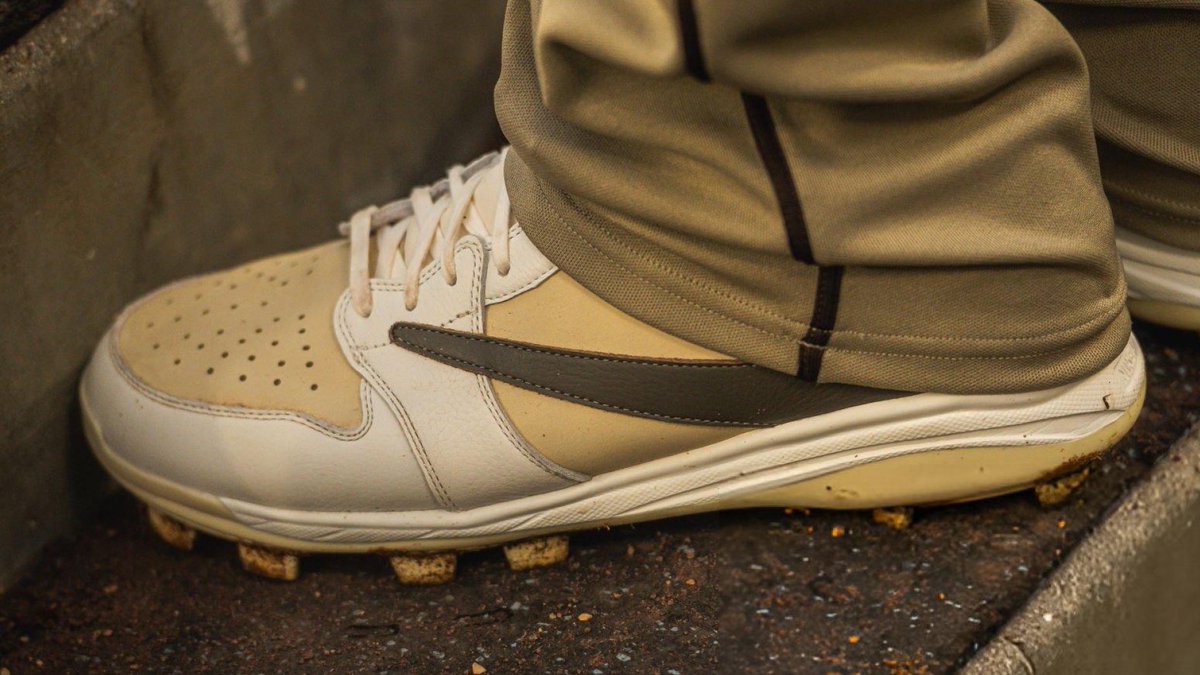 travis scott jordan cleats