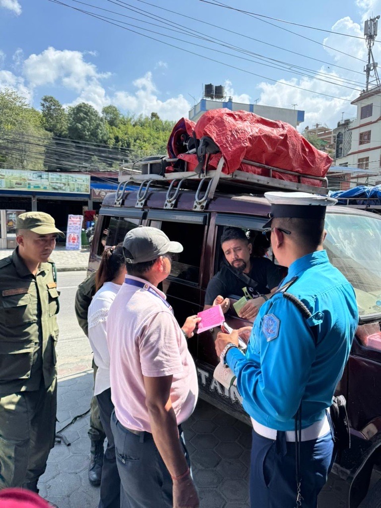 UpshiftsFi's tweet photo. #Tokha Municipality conducts vehicle emission testing campaign by testing 50 vehicles together with Department of Transport Management & @valleytraffic.
This is the right time to start this campaign because as monsoon recedes, Kathmandu's #AirPollution will start to increase. https://t.co/NPwGfXMYsI