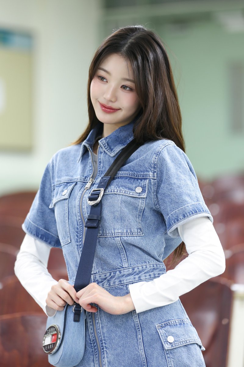 wonyoungdollz's tweet photo. Wonyoung x Tommy Jeans Behind Pics (1) 

#IVE #아이브 #장원영 #JANGWONYOUNG https://t.co/YdVoqTBX1V