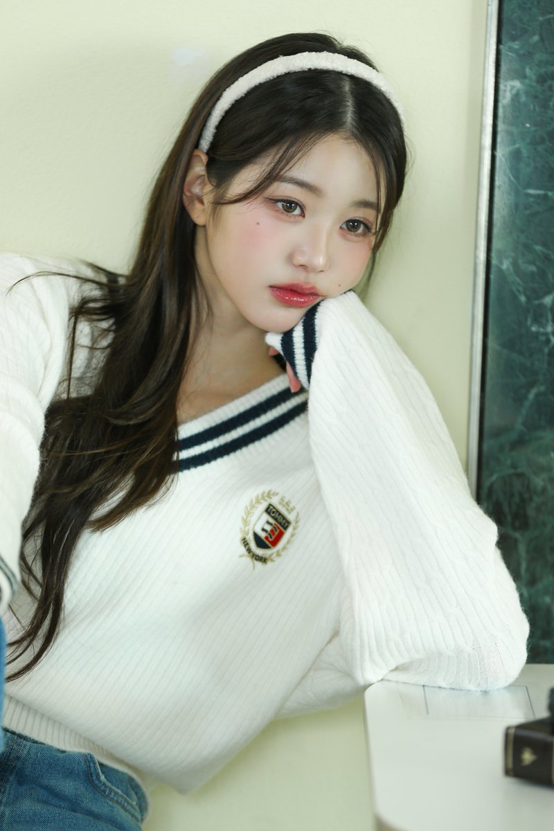 luvwy04's tweet photo. 미소녀 턱괴기 스킬이 너무해 https://t.co/OfotJyeseq