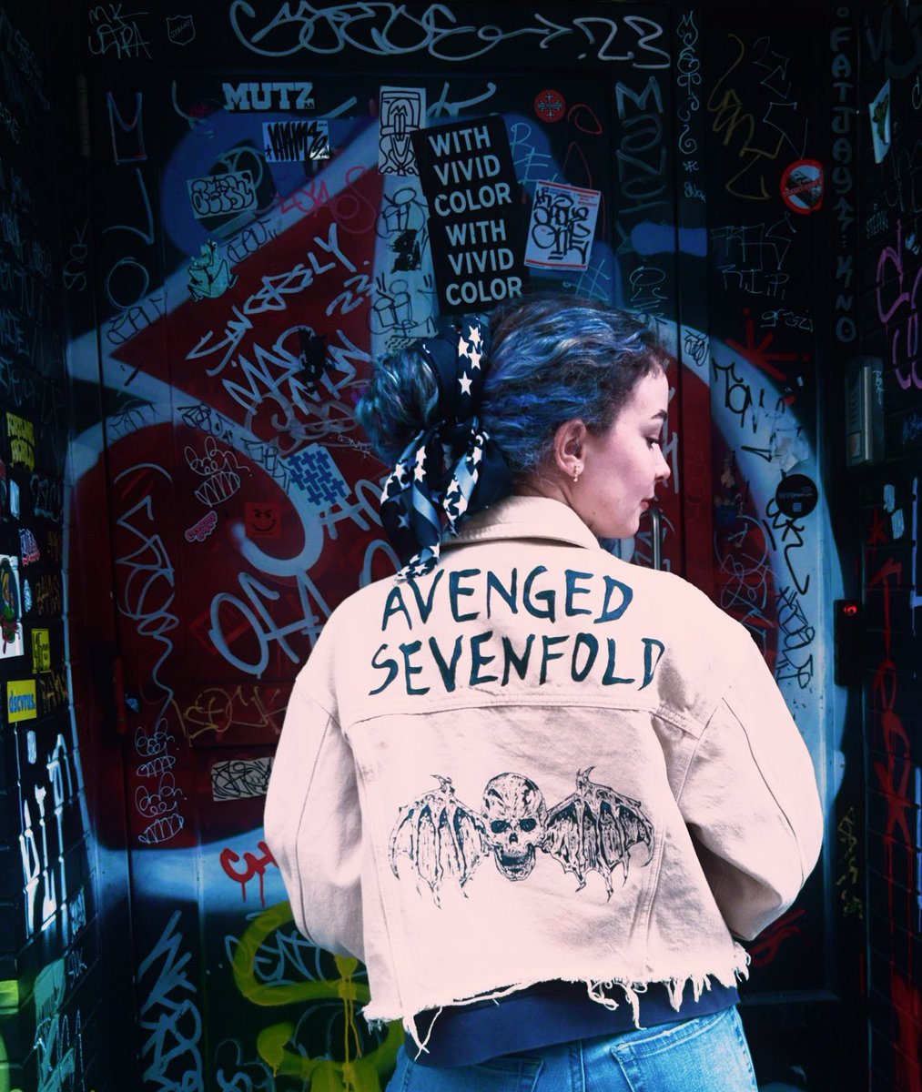 EscarlataMoon's tweet photo. When you donโt buy merch BUT you paint your own jacket of your favorite band eveeeeer ๐ค
Like I said before, Iโm just a girl in love with Avenged Sevenfold
#avengedsevenfold #deathbat #libad https://t.co/TgNG6uExnF