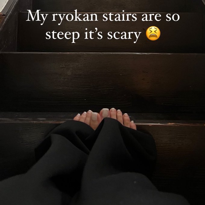 Love when my cute toes poke out like this 🙈🩷👀 https://t.co/x40eSLmvrJ