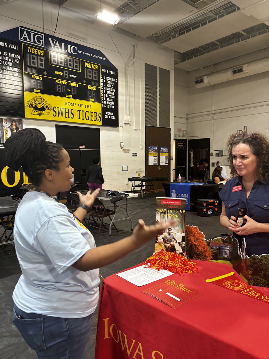 Spring Branch ISD College Night was a success! 🎉 
We had an amazing turnout of parents and students eager to learn about college options and the admissions process. 📚✨ Thank you to everyone who joined us to take the next step towards a bright future! #SBISDCollegeNight