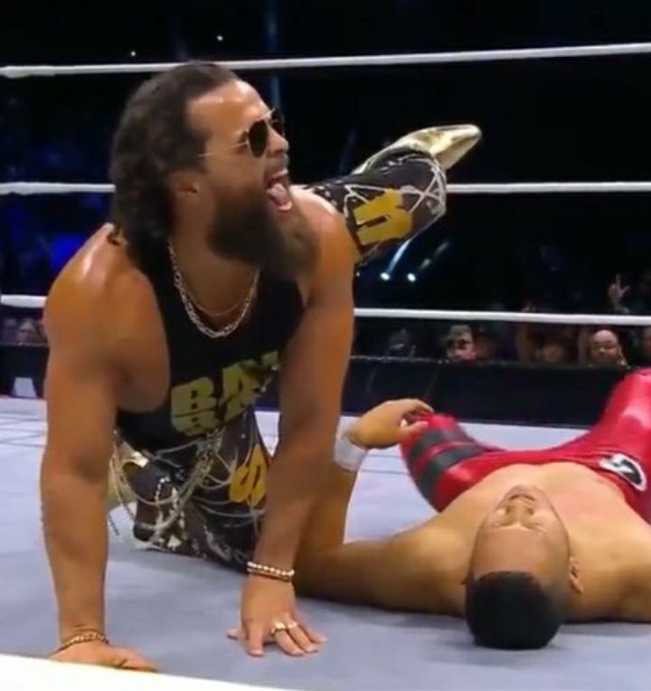 TheBuxtonaut's tweet photo. @edsbs @JasonKirk_fyi Juice Robinson out here costing Bullet Club Gold the Egg Bowl https://t.co/DLjPA1lVRR