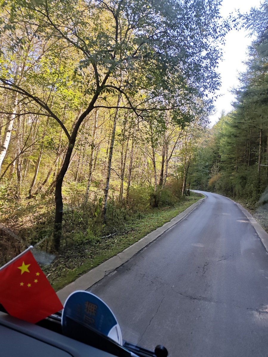 larry900830's tweet photo. 国庆游，带红旗！ https://t.co/6bMzuhz7aR