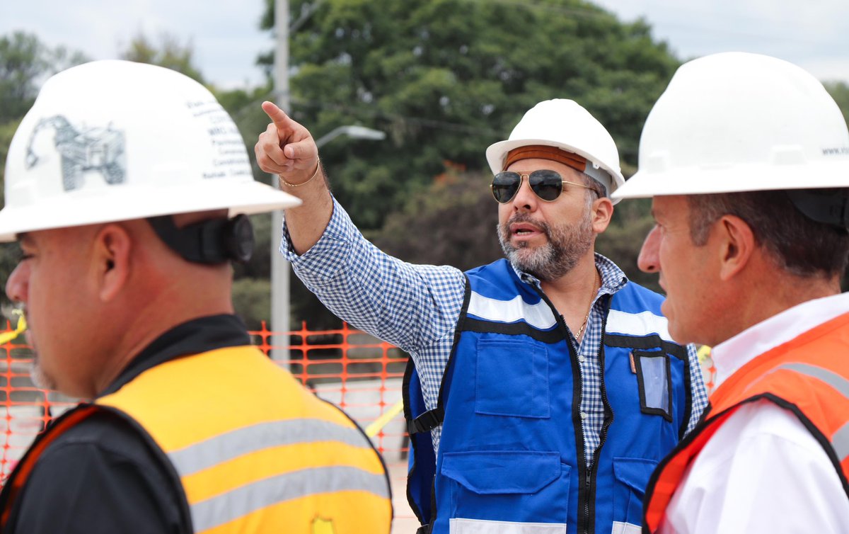 JPPerezB's tweet photo. Hoy supervisé la construcción del Boulevard de la Libertad, una obra en la que el Gobierno del Estado invierte más de 3 mil 25 millones de pesos.

Será una de las vialidades más bonitas del país. Contará con 4 carriles de circulación, dos por sentido, más acotamientos, ciclovía. https://t.co/yT4PxQP5UA