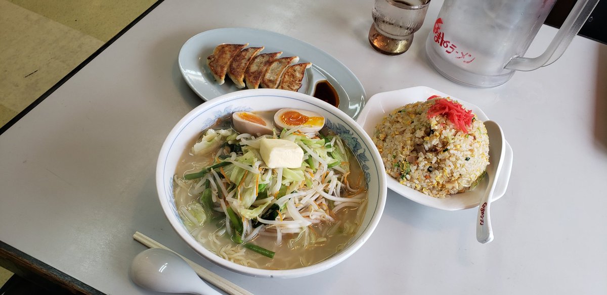 discoDJdmx's tweet photo. へ���。今日！11時開店ポールで？くるまや龍ヶ崎店。塩野菜ラーメン🍜🍥バター&amp;味玉トピ｡炒飯。両方大盛り。餃子。2750円。美味し！
#くるまや
#まっちゃんが行く https://t.co/mYh9o0na5o