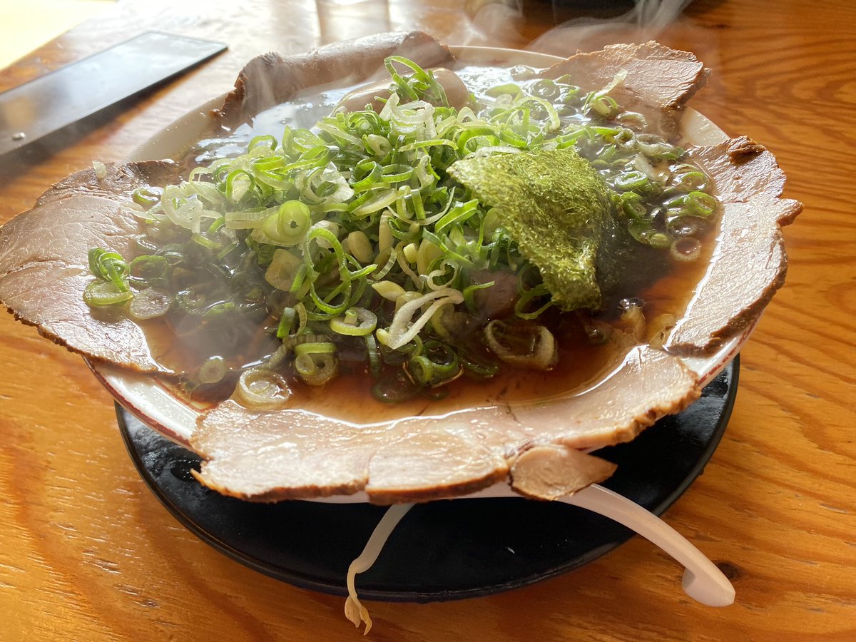 この前地元で食べた
#八平
の中華そば
美味かったわー。
そして替え玉永遠無料。
永遠無料…。永遠…。
それはもう住めるやん。