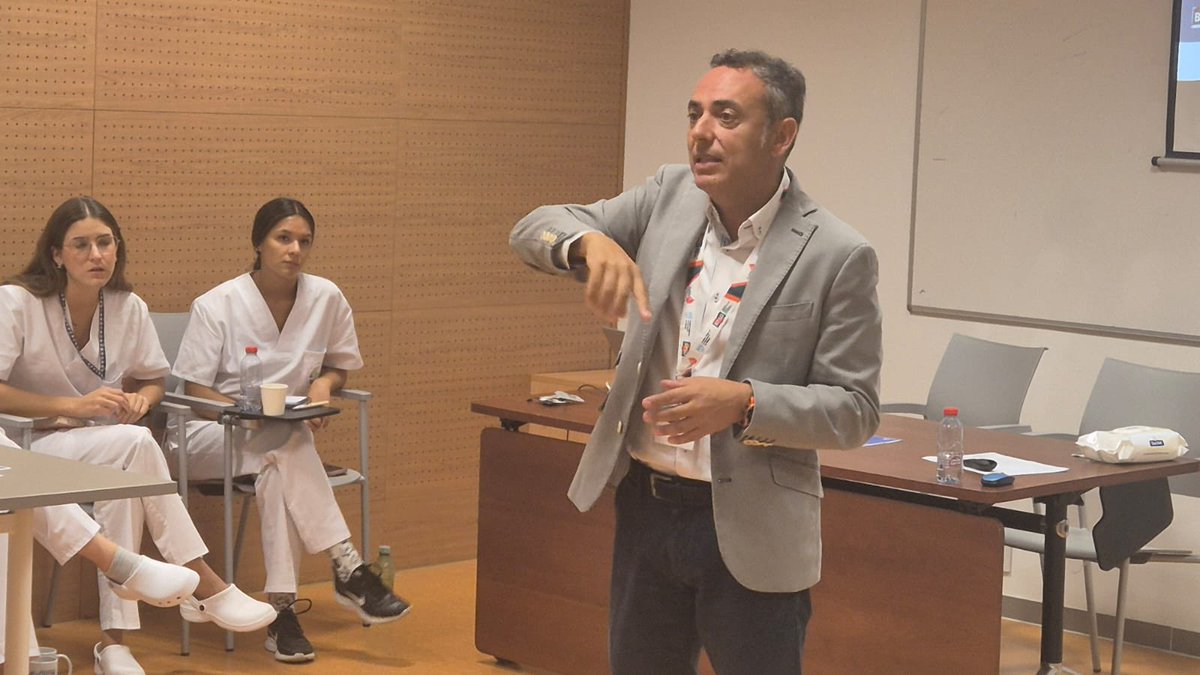 Ayer compartiendo conocimientos sobre el cuidado del acceso vascular con las excelentes enfermeras del <a href="/clinicogranada/">Hospital Universitario Clínico San Cecilio</a>
Gracias a <a href="/sole_carpediem/">Soledad Gutiérrez Linares</a> y <a href="/mali_ramirez22/">Loli Ramírez Fuentes</a> por la acogida.
Y a las compañeras por su participación presentado <a href="/cuidaven/">Cuidaven</a> #cuidaven #bpso #BpsoAndalucía