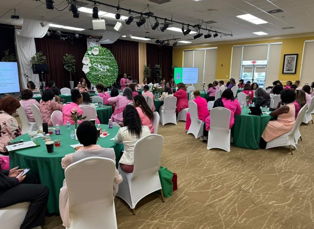 BCCC_Links's tweet photo. It was ‘Links in Pink’ at our October chapter meeting where we raised breast cancer awareness and voter engagement through text banking. #LUTV #LinkUpTheVote https://t.co/TffjoCLRhv