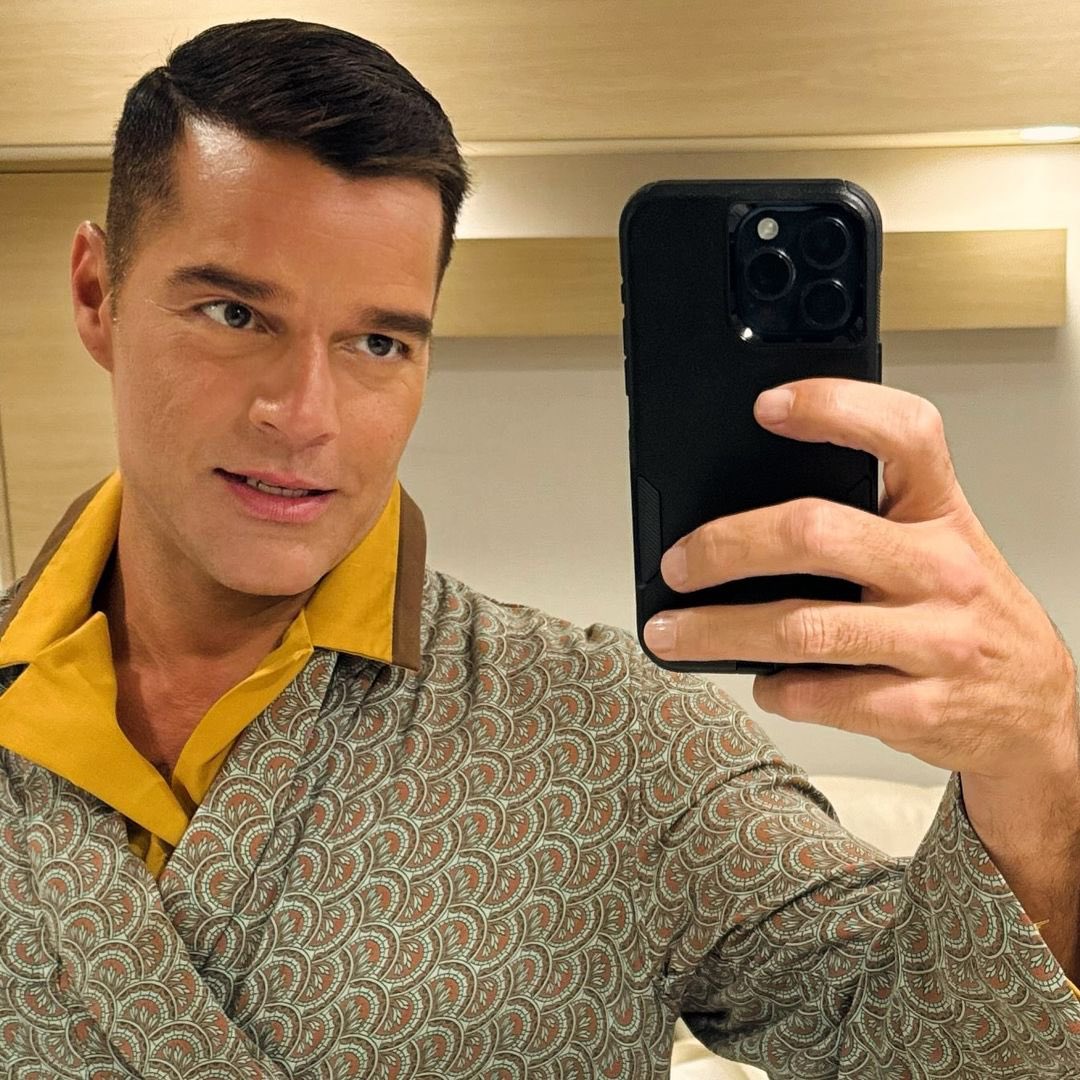 As Robert, first day filming season 2. Are you ready? #PalmRoyale <a href="/AppleTV/">Apple TV</a>