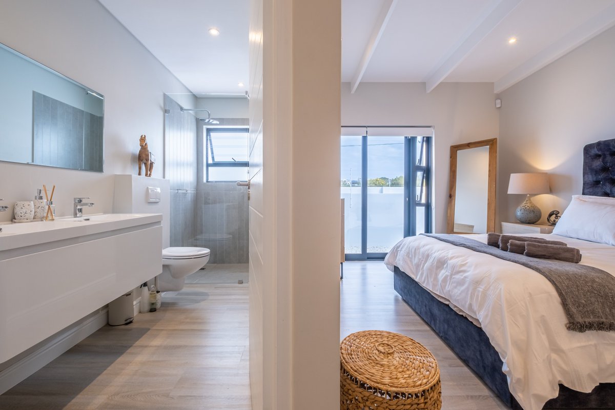 makuvisuals's tweet photo. Latest AirBnB shoot in #Vermont. Brand new, attention to detail, new development with great mountain views...
*get in touch so we can photograph your space for you
#realestatephotographer #hermanus #realestate #property #realestatephotography #hermanusrealestate #MAKUvisuals https://t.co/8MCMZZJYmm