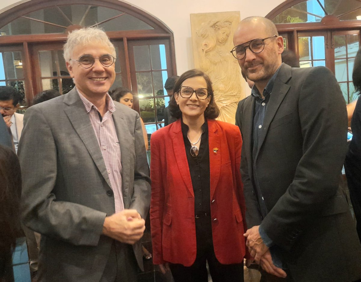 mnduris's tweet photo. Had the pleasure of welcoming the journalists of 🇱🇰🇮🇳🇧🇩🇵🇰 participating the climate journalism workshop organized by @AFD_en &amp; @FranceinColombo 
🙏 to 🇫🇷 journalist Lionel Astruc for conducting the workshop in 🇱🇰. 🙏to @prabathChandra4 for his presence &amp; exchanges of views https://t.co/mkbp8s7jRt