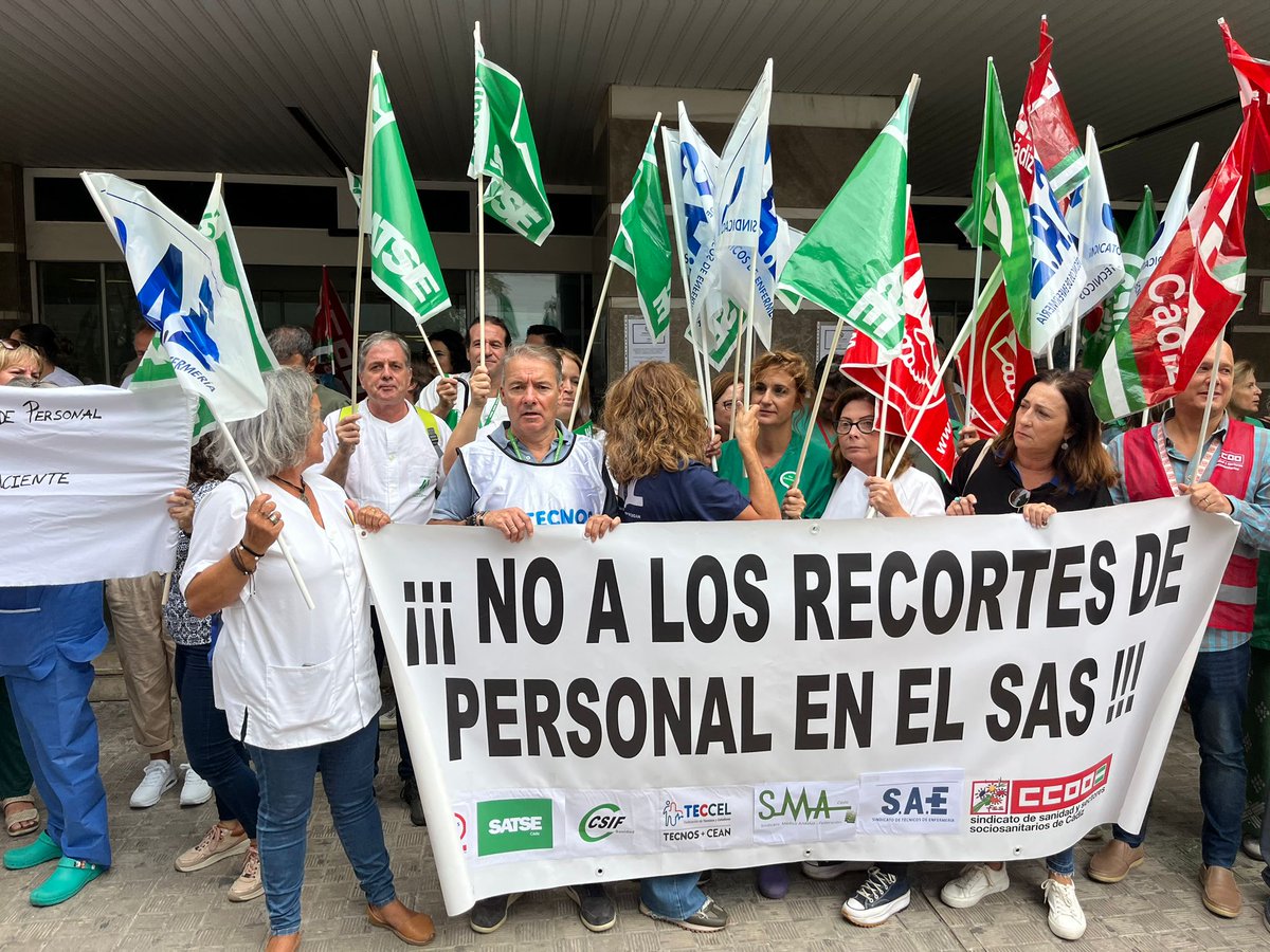 SaeAndalucia's tweet photo. 📌 Hospital Universitario de Puerto Real, 9 de Octubre de 2024.

📢 La Junta de Personal del #HUPR ha reafirmado la #Concentración, convocada hoy en la puerta principal del centro, debido a los recortes en sanidad pública que el mismo viene sufriendo.

#SomosLasManosQueTeCuidan https://t.co/yPcbMaSBWG