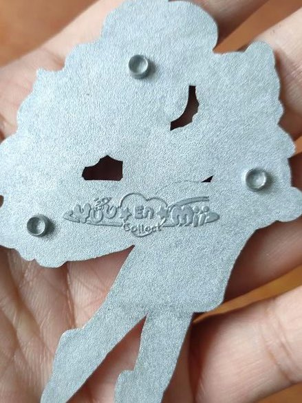 Fey_Designerr's tweet image. Look at this cute pin with a beautiful logo stamp😍
Thank you for order &amp;amp; working with us 🥰

If you are looking for a pin, don&apos;t forget to visit and follow this lovely shop on instagram @yuuenmiicollect 💫💫💫