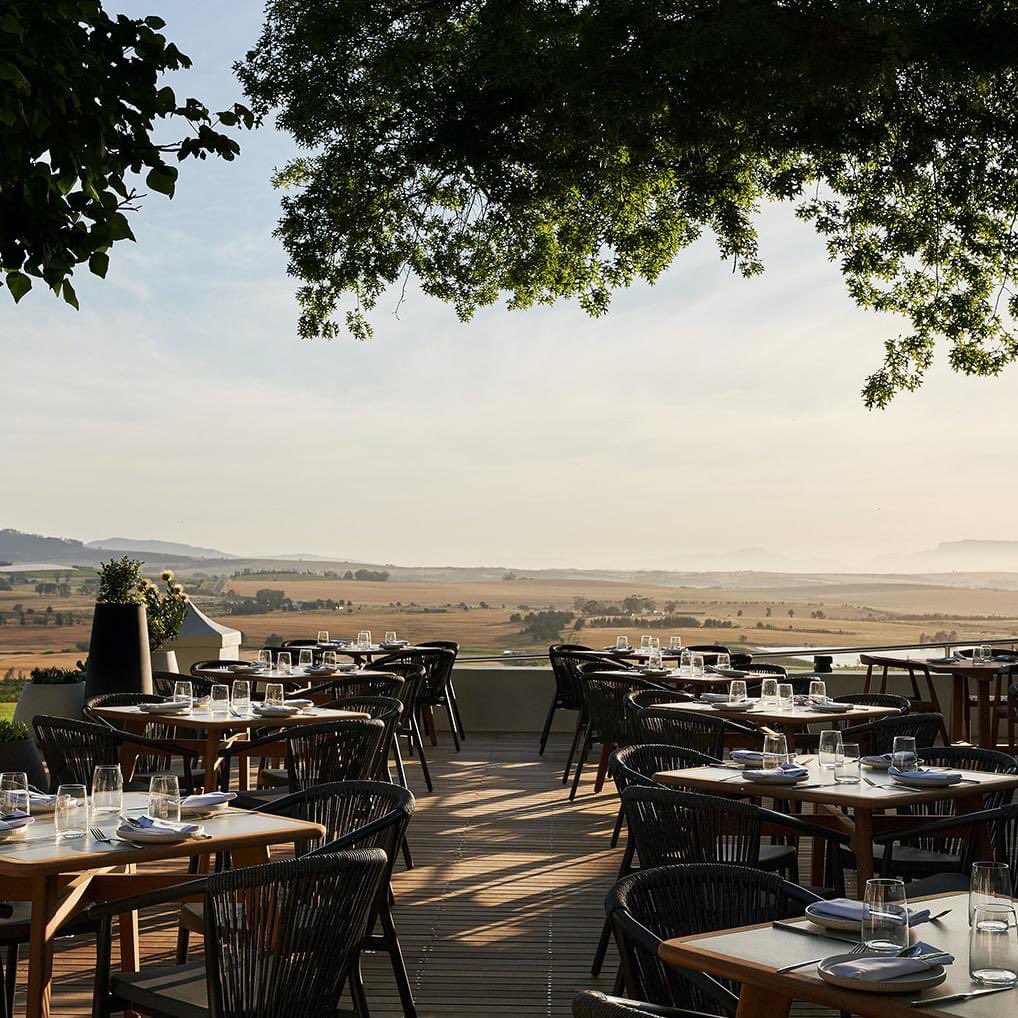 Lunch or dinner with a view? Look no further than Scape at Vrymansfontein! Enjoy breathtaking scenery paired with a delicious 3-course menu and a bottle of Vondeling wine (for 2) for just R545 per person. Book now: bit.ly/3U10WpK