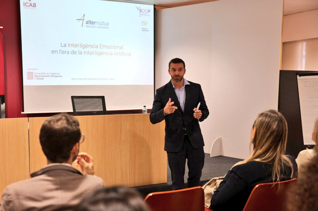 1⃣ La Jornada per a l'Emprenedoria ICAB comença amb una Taula Rodona sobre "Intel·ligència emocional (IE) per a l’advocacia emprenedora en l’era de la Intel·ligència Artificial (IA)". Amb <a href="/xsavinv/">Javier Savin Vallvé</a>, psicòleg d'<a href="/altermutua/">Alter Mutua de los Abogados y Abogadas</a> i expert en psicologia del treball i les organitzacions.