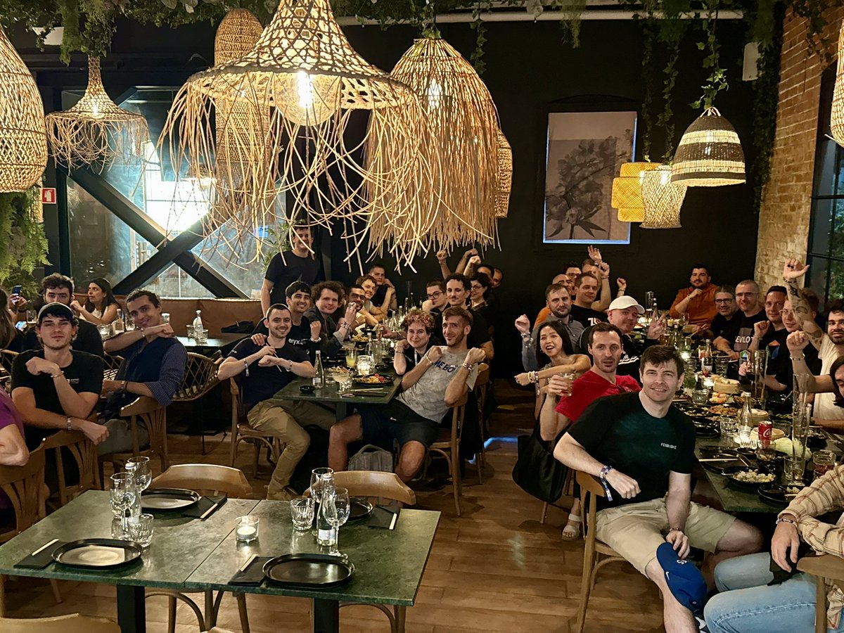 Boa noite…

The <a href="/aztecnetwork/">Aztec</a> Dinner after zkSummit ✨

Where privacy, ZK, and good vibes (and Swiftie blings) come together 💜