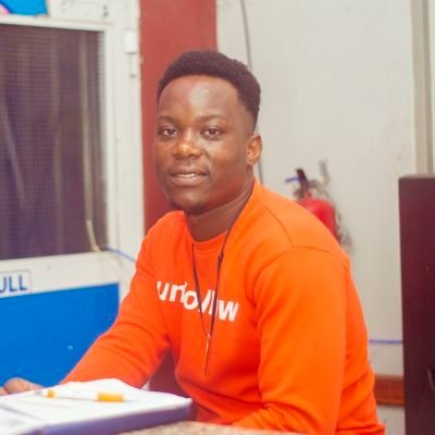 mysizzg's tweet image. Pichani Ni Ismail almaarufu kama Suma Kileva @suma_clever jamaa ni muuzaji wa viatu online ila ana kashfa na kasumba moja ukimtumia hela ya Viatu akutumie mkoani hivyo viatu huji kivivaa hadi Yesu anarudi anakubadirishia bidhaa.

Bwana Suma anatuhumiwa kwa uTapeli wa CHANGEQUOTA.