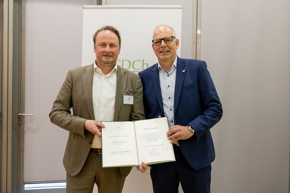 GDCh_BioChem's tweet image. We had a great #GDChBiochem2024 and would like to share a few impressions of our award winners. Congratulations again to Andreas Marx (Albrecht-Kossel-Preis), Nina Hartrampf (German Chemical Biology Lectureship) as well as Davide Tamborrini and Minh Nguyen Trung (Förderpreis).