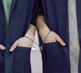:･ﾟ✧ *:･ﾟ✧ *:･ﾟ✧ *:･ﾟ✧:･ﾟ✧ *:･
┊　　┊　　┊　　┊
┊　　┊　　┊　　❀
┊　　┊　　✧
┊　　❀
✧ ꒰The details, bracelets 👀🖤🤍꒱

#PerthTanapon #KDPPE 
#Santapp 
#เพิร์ธแซนต้า #PerthSanta 
#Perfect10Liners
#ข้าวกล่องของโยธา
