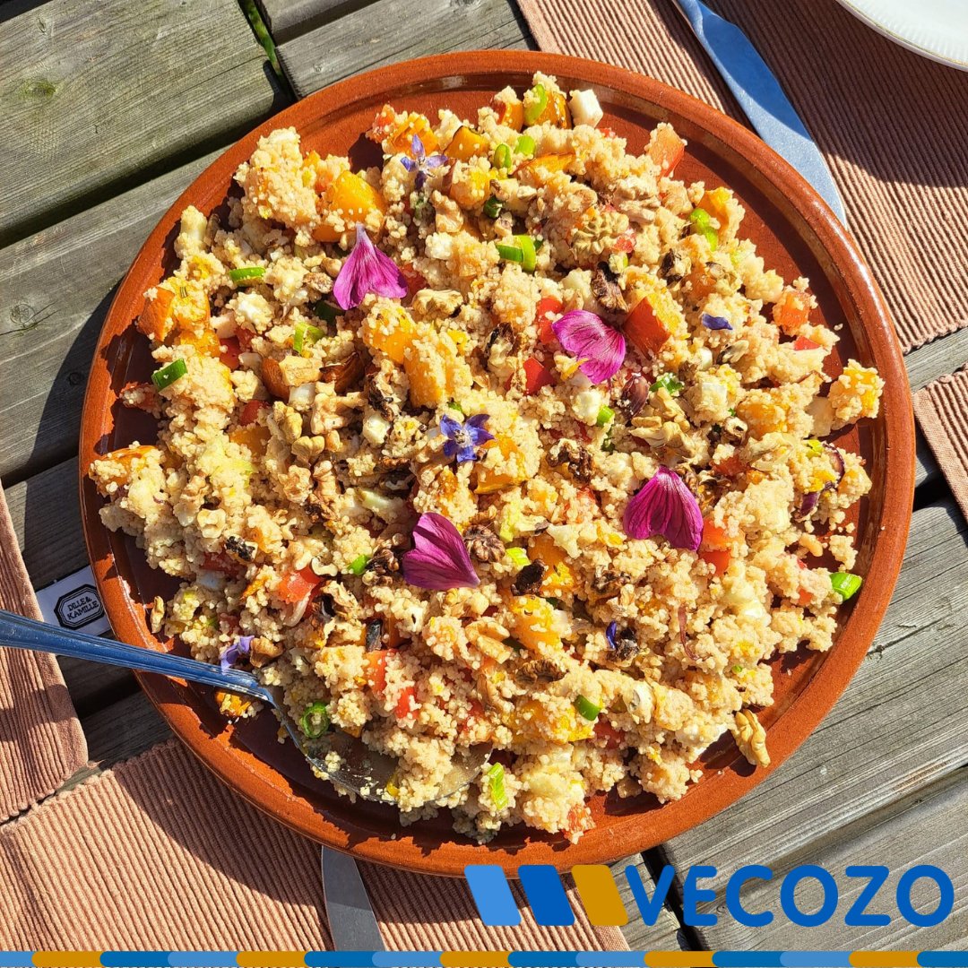 Zaterdag 5 oktober waren onze collega’s aan het werk. Niet bij VECOZO dit keer, maar tijdens een vrijwilligersochtend bij #Allemans, ons goede doel van dit jaar. We werkten in de eetbare tuin en verwerkten fruit en groenten uit de schoolmoestuin tot lunch. Een hele leuke ochtend!