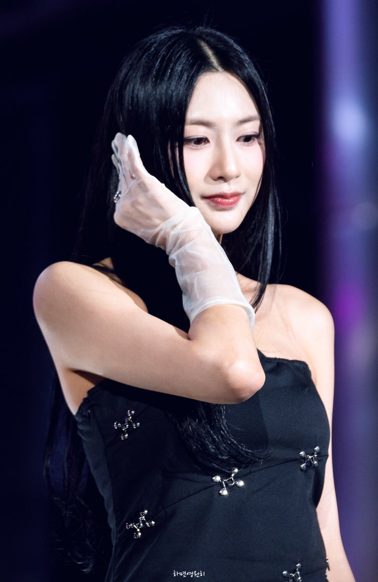 24.09.29 HQ

#에이핑크 #APINK
#오하영 #하영 #HAYOUNG

<a href="/Apinkohy/">오하영</a>