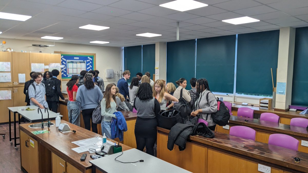 Alleyns_Science's tweet photo. Great evening launching the Gold @CRESTAwards with the @AlleynsPartners, 60 Year 12 students from Alleyn's and local schools heard about previous projects from Year 13s and then began planning their own. #AlleynsSTEM #AlleynsScience https://t.co/Sj3gjXe3Mm